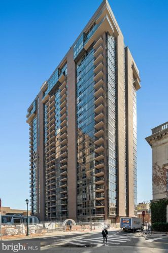 241 6th St, Philadelphia PA  19106-3723 exterior