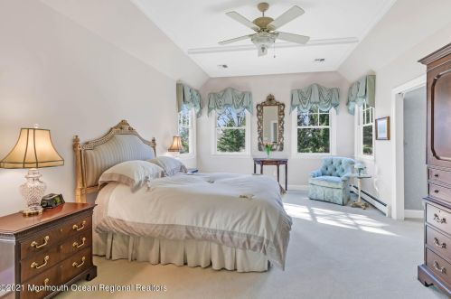 15 Sunny Ridge Dr, Red Bank NJ exterior