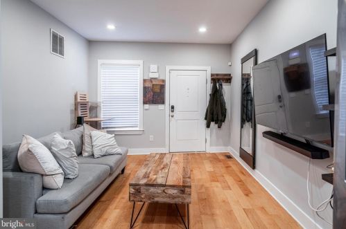 619 Clarion St, Philadelphia PA  19147-1834 exterior