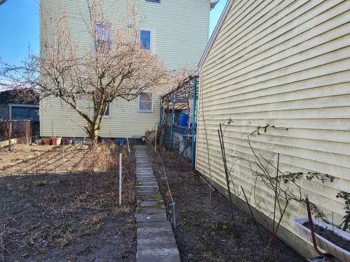 132 Jewett St, Providence, RI 02908-4909