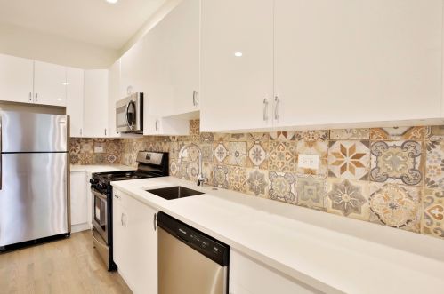 2637 Crystal St, Chicago, IL 60622-3053