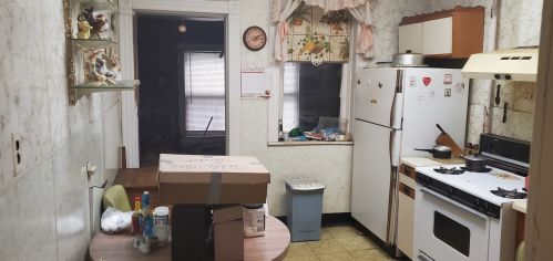 6811 Wabash Ave, Chicago IL 60628-2737 exterior