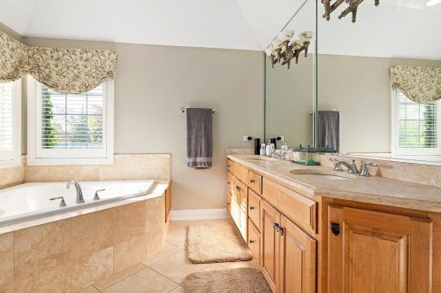 482 Prospect Ave, Elmhurst IL 60126-4325 exterior