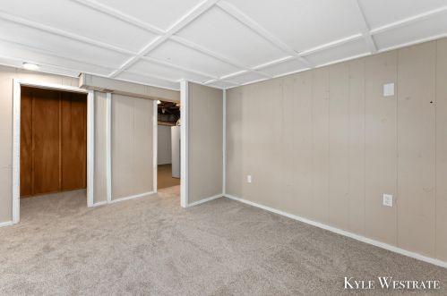 3735 Balsam Ave, Grand Rapids MI 49525-2471 exterior