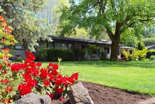 3460 Camellia Dr, Salem, OR 97302-4024