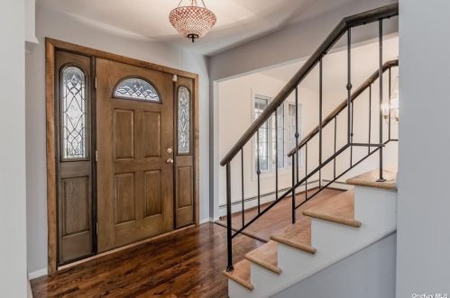 5 Peppermill Ct, Commack, NY 11725-1718