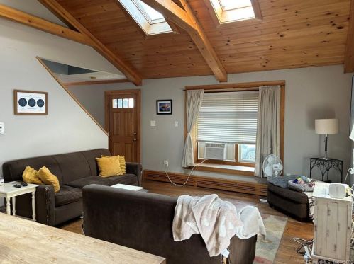 91 Atwater St, Milford CT 06460-7616 exterior