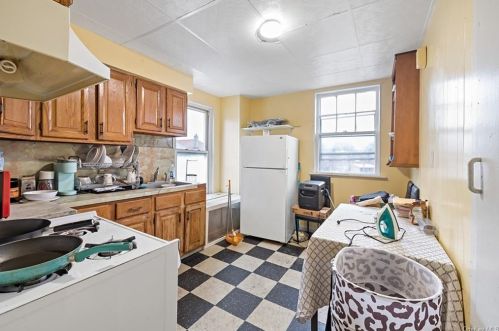 1506 Crosby Ave, Bronx NY 10461-4901 exterior