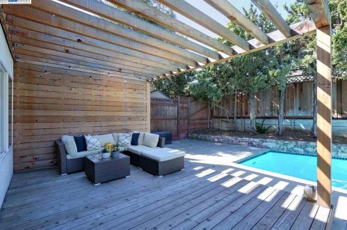 4410 Black Walnut Ct, Concord CA 94521-4320 exterior