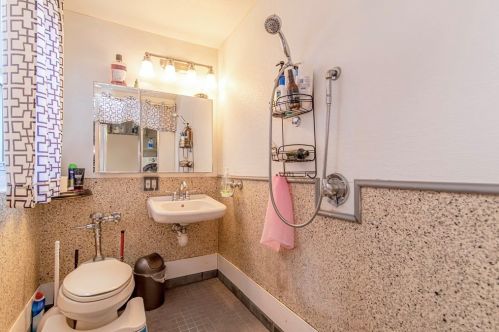 13 Ashwood St, Worcester MA 01604-3831 exterior