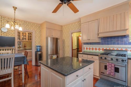 160 Oxford St, Hartford CT 06105-2514 exterior