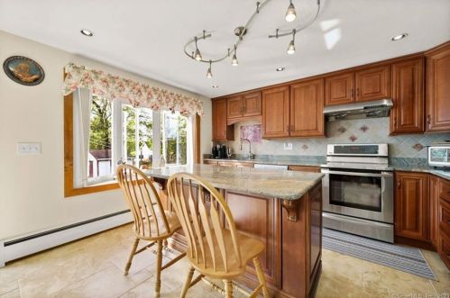 130 Mtn Rd, Seymour CT 06483-2039 exterior