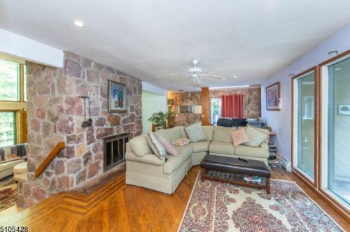 10 Lawrence Rd, Dover NJ 07869-3106 exterior