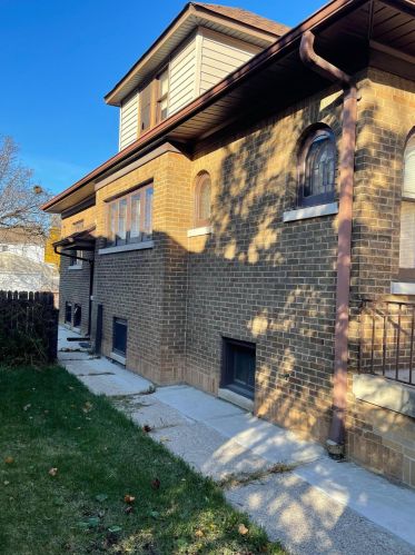 4253 16th St, Milwaukee, WI 53209-6922