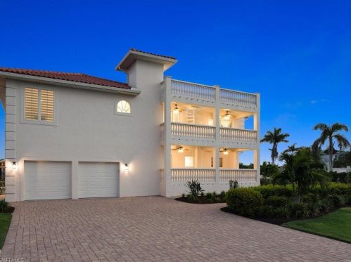 9980 Vanderbilt Dr, Naples FL 34108-2170 exterior