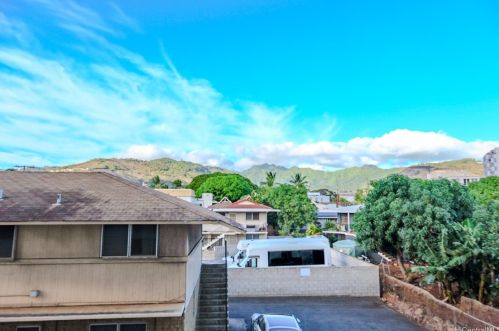 739 Hausten St, Honolulu HI  96826-3020 exterior