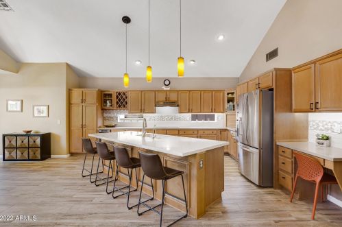 15405 18 Ave, Phoenix AZ 85015-3840 exterior