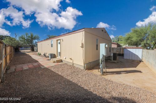55 King Rd, Tucson AZ 85705-3217 exterior