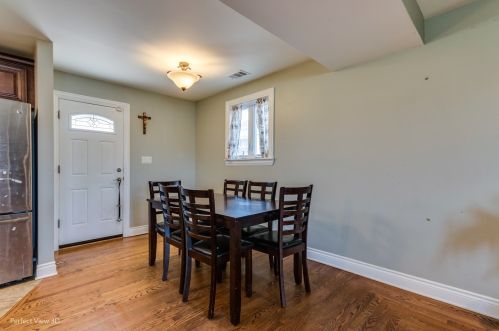 8020 Kilbourn Ave, Chicago IL 60646-5020 exterior