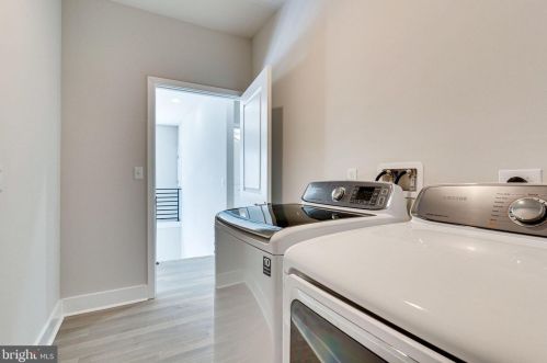 3445 Little Hunting Crk Dr, Alexandria VA 22309-1923 exterior