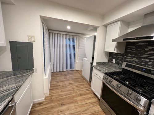 24086 Annapolis St, Dearborn Heights MI  48125-1914 exterior