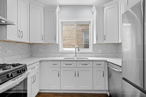 5917 Washtenaw Ave, Chicago IL  60659-3913 exterior