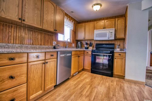 3728 Atmore Rd, Taylorsville UT 84084-1401 exterior