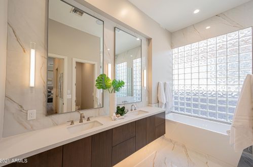 6417 30th Way, Phoenix AZ  85016-8927 exterior