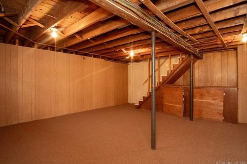 8 Arthur Ave, Enfield CT 06082-2502 exterior