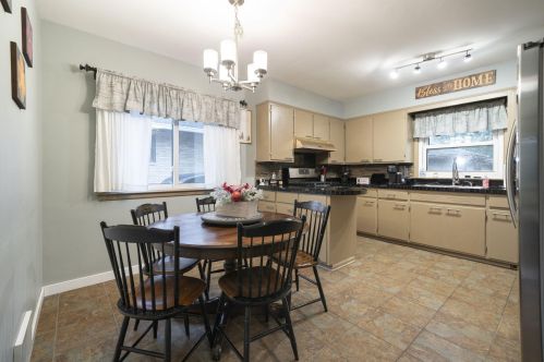 15 Westmont Dr, Grand Rapids MI 49504-6031 exterior