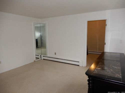 31 Mayflower Ln, Meriden CT 06450-3522 exterior