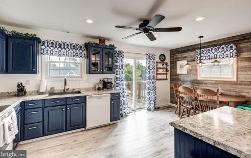 20 Colonial Ct, Littlestown PA 17340-1528 exterior