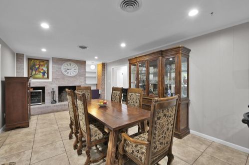 229 Elmwood St, Huntsville TX 77320-3408 exterior