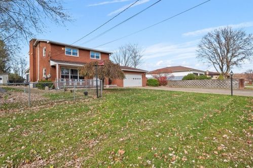 104 Carolyn Dr, Moon Twp, PA 15108-9311