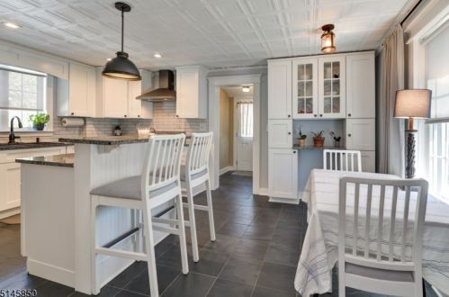 18 Hamilton St, Bloomingdale NJ 07403-1731 exterior