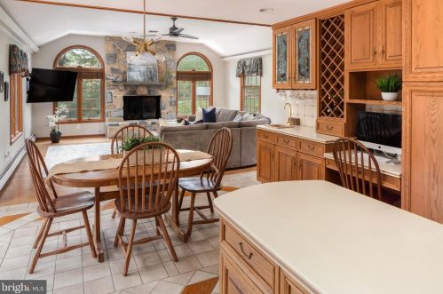 102 Kelly Ln, Media PA 19063-2018 exterior