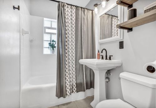 9016 Mount Vernon Ave, Milwaukee WI  53226-4542 exterior