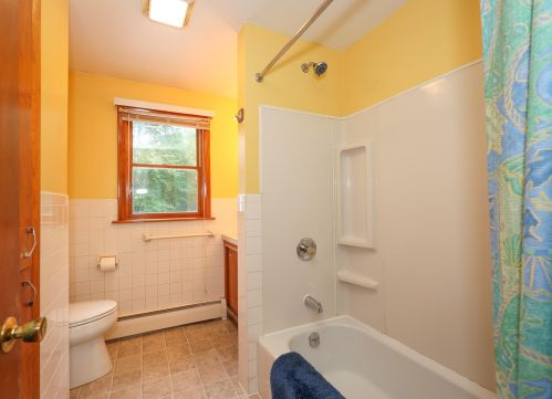 494 Mtn Rd, Concord NH 03301-6902 exterior