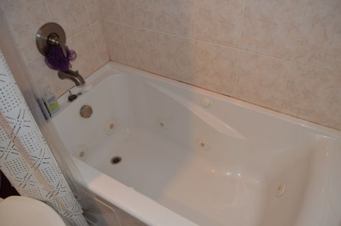 1645 Bell Ave, Chicago IL 60618-1957 exterior