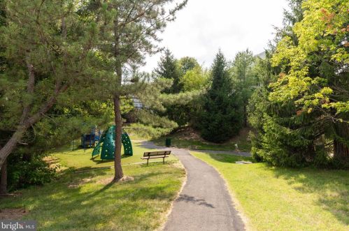 6601 Netties Ln, Alexandria VA 22315-6057 exterior