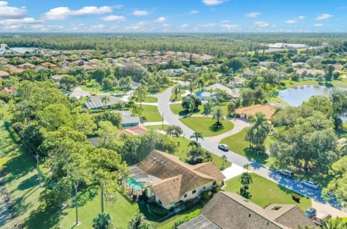 1915 Empress Ct, Naples FL 34110-8141 exterior