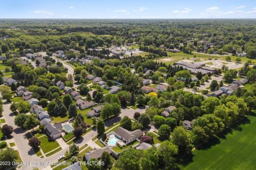 502 Brunswick Dr, Dewitt MI 48820-9189 exterior