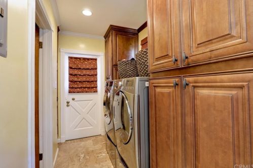 9854 Belfair St, Bellflower CA 90706-2404 exterior