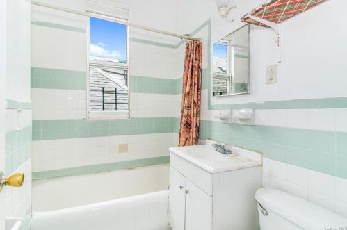 1923 Hennessy Pl, Bronx NY 10453-2910 exterior