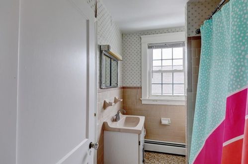 12 Lennon St, Providence RI 02908-1914 exterior