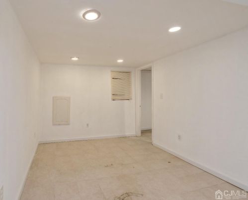 253 11th Ave, New Brunswick NJ 08904-3231 exterior