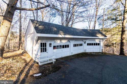 1110 Paxon Holw Rd, Media PA 19063-1116 exterior