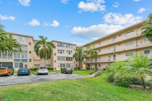 300 26th Ave, Boynton Beach FL 33435-2063 exterior