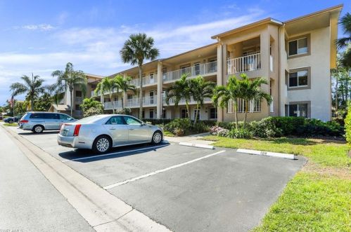 7320 Glenmoor Ln, Naples FL 34104-6748 exterior