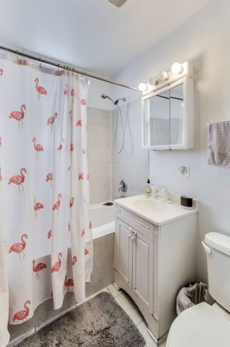 1915 Roscoe St, Chicago IL 60618-5236 exterior